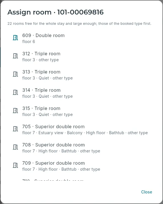 Assigning a room to a booking arriving today: only rooms free for the whole stay are shown.