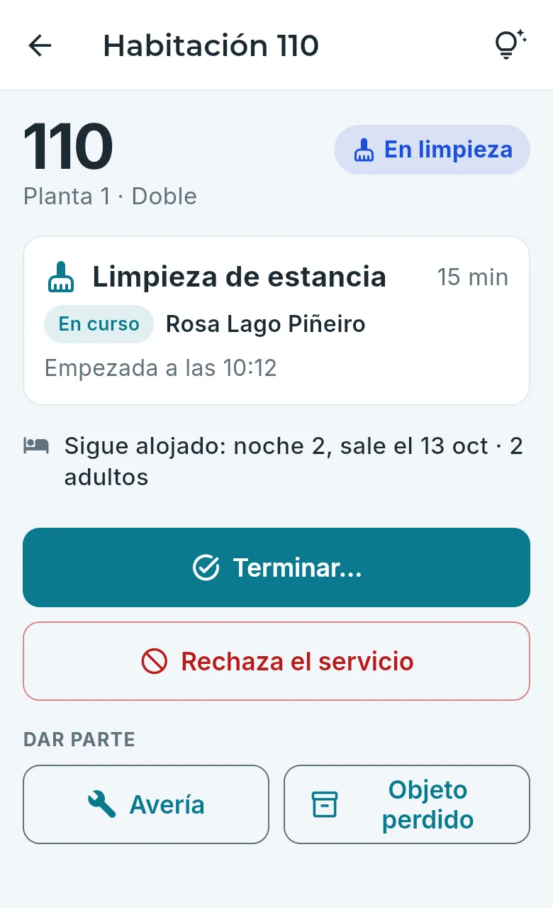 La misma pantalla con la habitación en limpieza.
