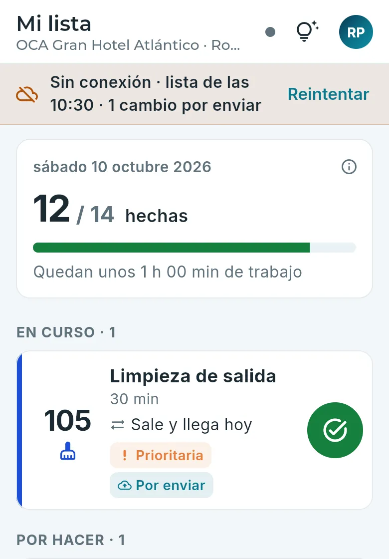 Una habitación empezada sin conexión: espera en el móvil.