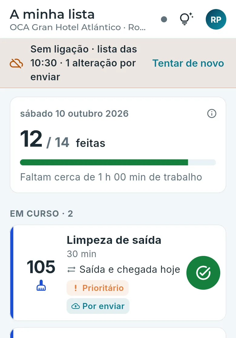 Um quarto começado sem ligação: fica à espera no telemóvel.